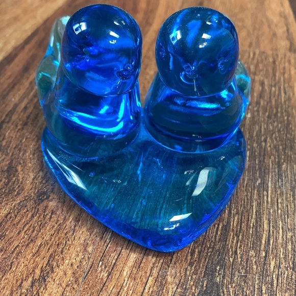Vintage 1991 pair of blue birds of happiness fused on heart blown glass art - Picture 5 of 7